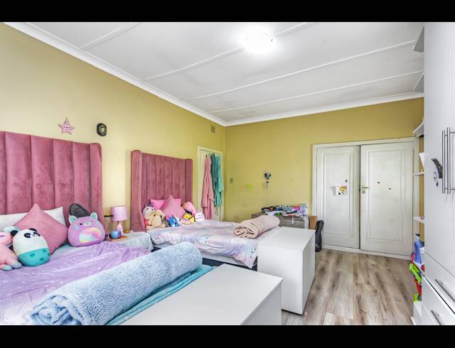 4 BEDROOM FREEHOLD FOR SALE IN BRAMLEY